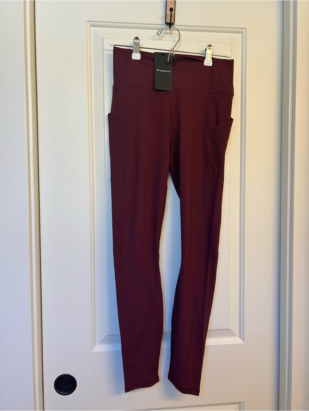NWT Fabletics High-Rise Side-Pocket Leggings 🍷